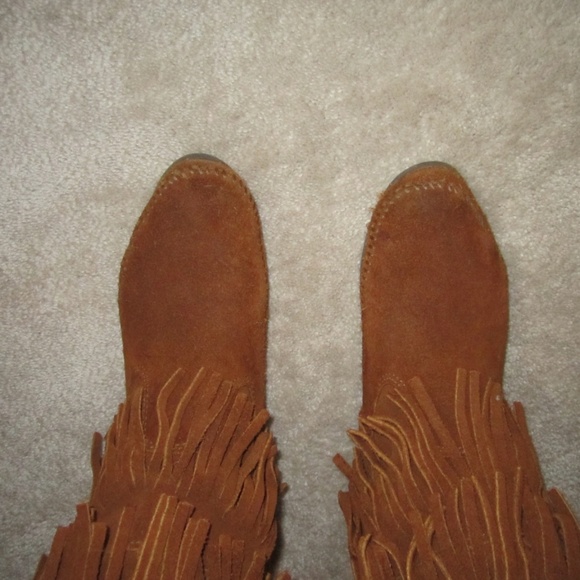 Minnetonka 3 Layer Fringe Boot - Picture 4 of 7